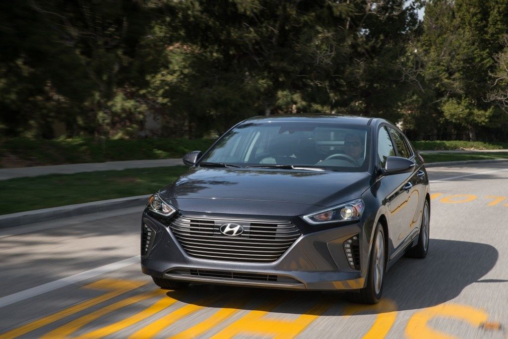 Hyundai's Launched a New Ioniq Hybrid Model 2017