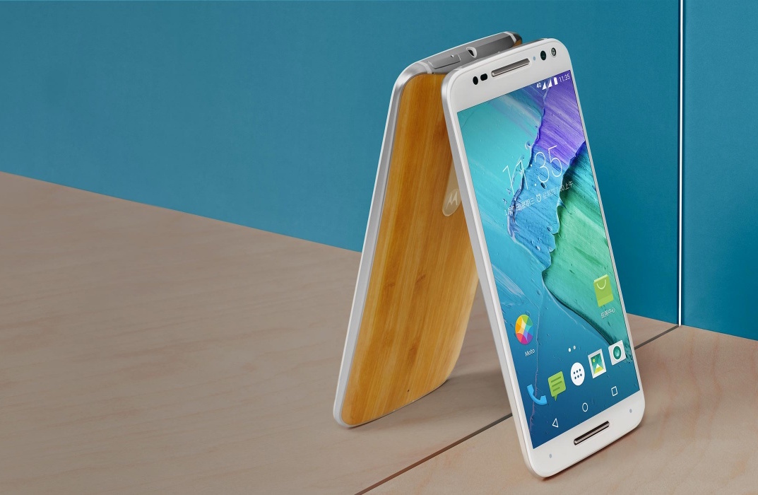 Motorola Moto X Style Smartphone Upgrading Android 7 Nougat Now