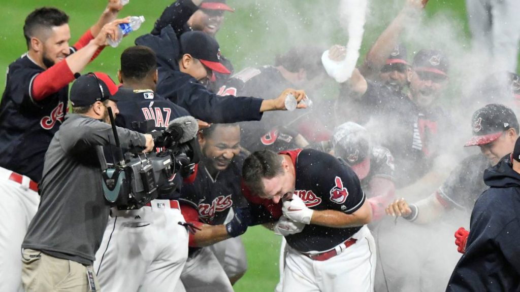 Cleveland Indians Beat New York Yankees With 9-8 In 13 innings To Take 2-0 Series Lead