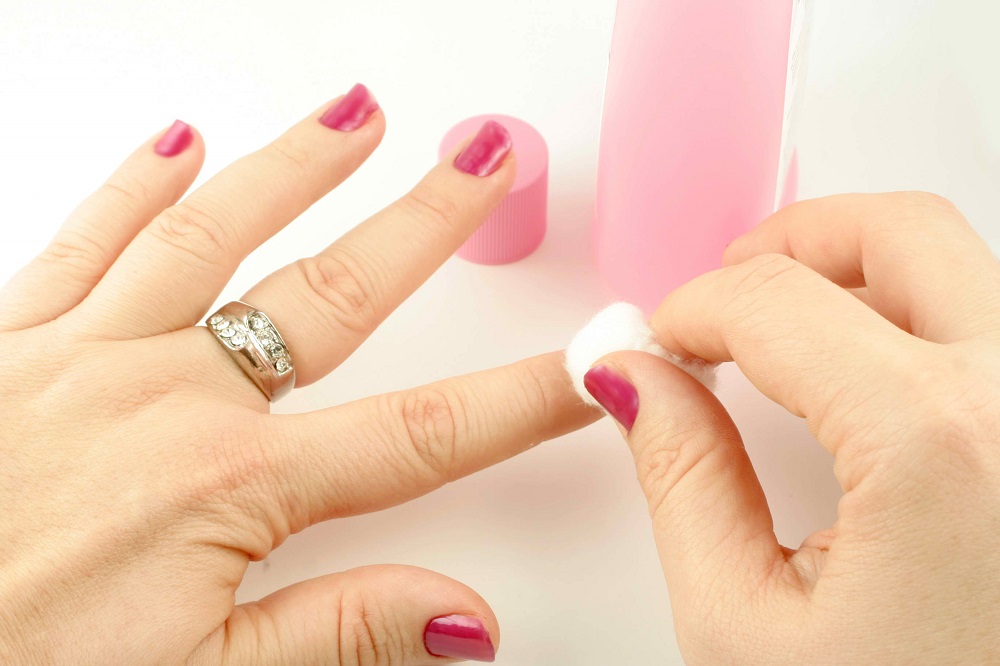 8 Reasons For Why You Have Brittle Nails ebuddynews