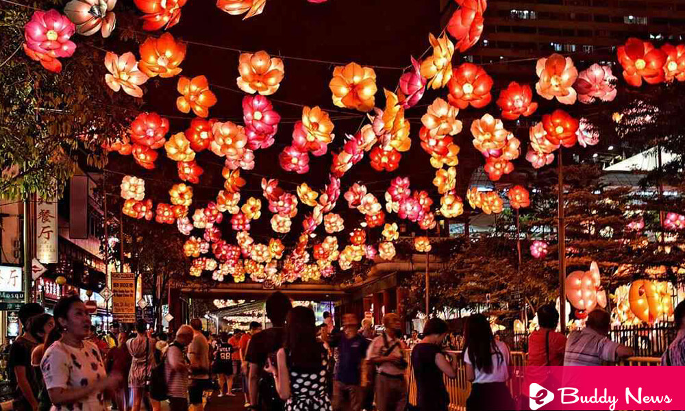 Chinese Celebrating The Mid-Autumn Festival In China Traditionally - ebuddynews
