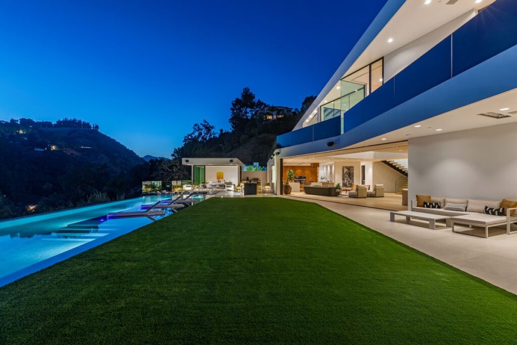 Chrissy Teigen and John Legend $ 24 Million At Beverly Hills, California - ebuddynews