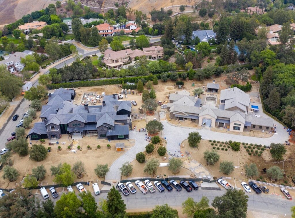 Khloe Kardashian and Kris Jenner $ 37 Million At Hidden Hills, California - ebuddynews