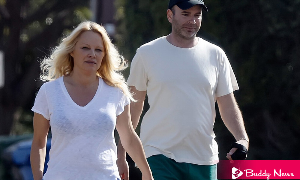 After 1 Year Of Marriage, Pamela Anderson And Her Husband Dan Hayhurst Splits Up - ebuddynews